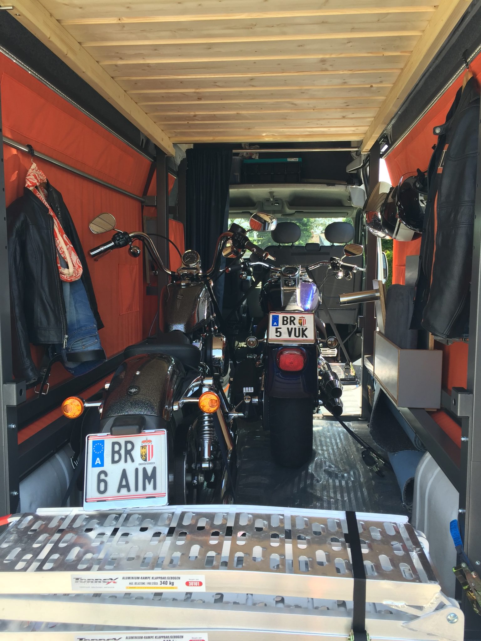 motorrad-im-transporter